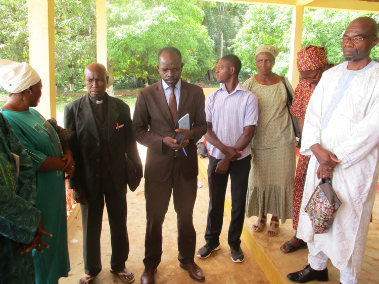 A la  Dédicace du livre de Luc